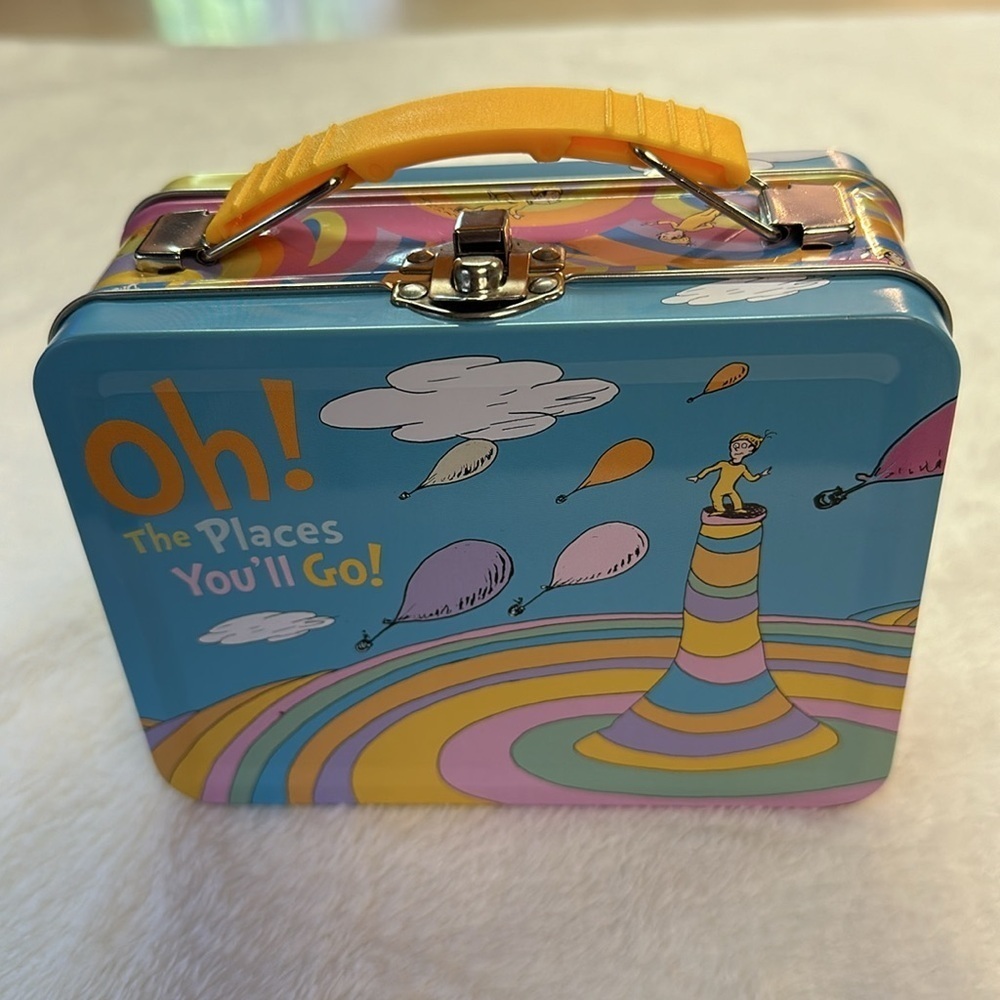 Dr. Seuss Enterprises 2014 Mini Lunchbox Crayon Chalk Box Pastel EUC
